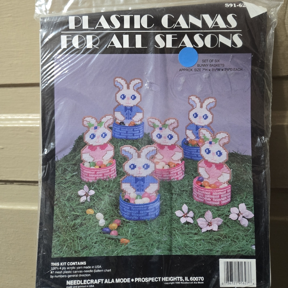 Plastic Canvas Set Of 6 Easter Bunny Baskets Needle Craft Kit NIP